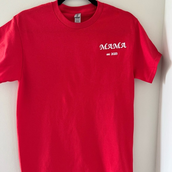 Mama Est.2023 Red T shirt - Picture 3 of 3